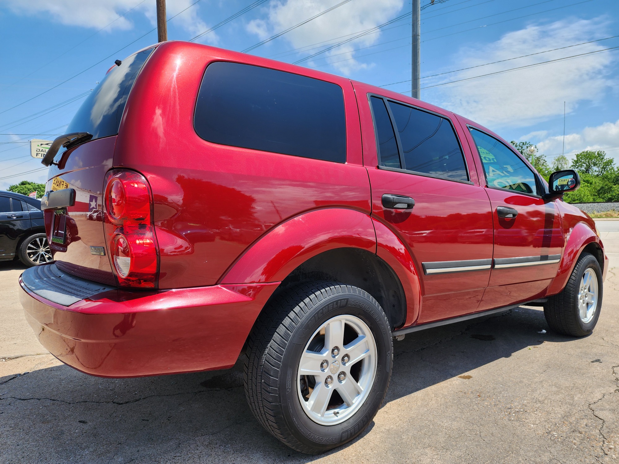 2007 RED /GRAY Dodge Durango SLT (1D8HD48P47F) with an 4.7L V8 SOHC 16V FFV engine, AUTO transmission, located at 2660 S.Garland Avenue, Garland, TX, 75041, (469) 298-3118, 32.885387, -96.656776 - Welcome to DallasAutos4Less, one of the Premier BUY HERE PAY HERE Dealers in the North Dallas Area. We specialize in financing to people with NO CREDIT or BAD CREDIT. We need proof of income, proof of residence, and a ID. Come buy your new car from us today!! This is a 2007 Dodge Durango SLT V8 S - Photo #3